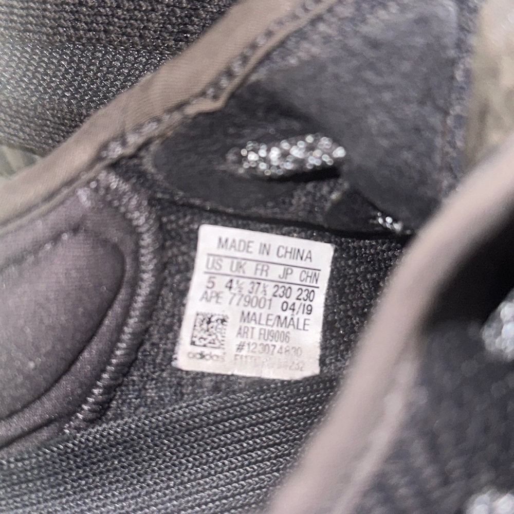 Yeezy Boost 350 V2 - Picture 6 of 6